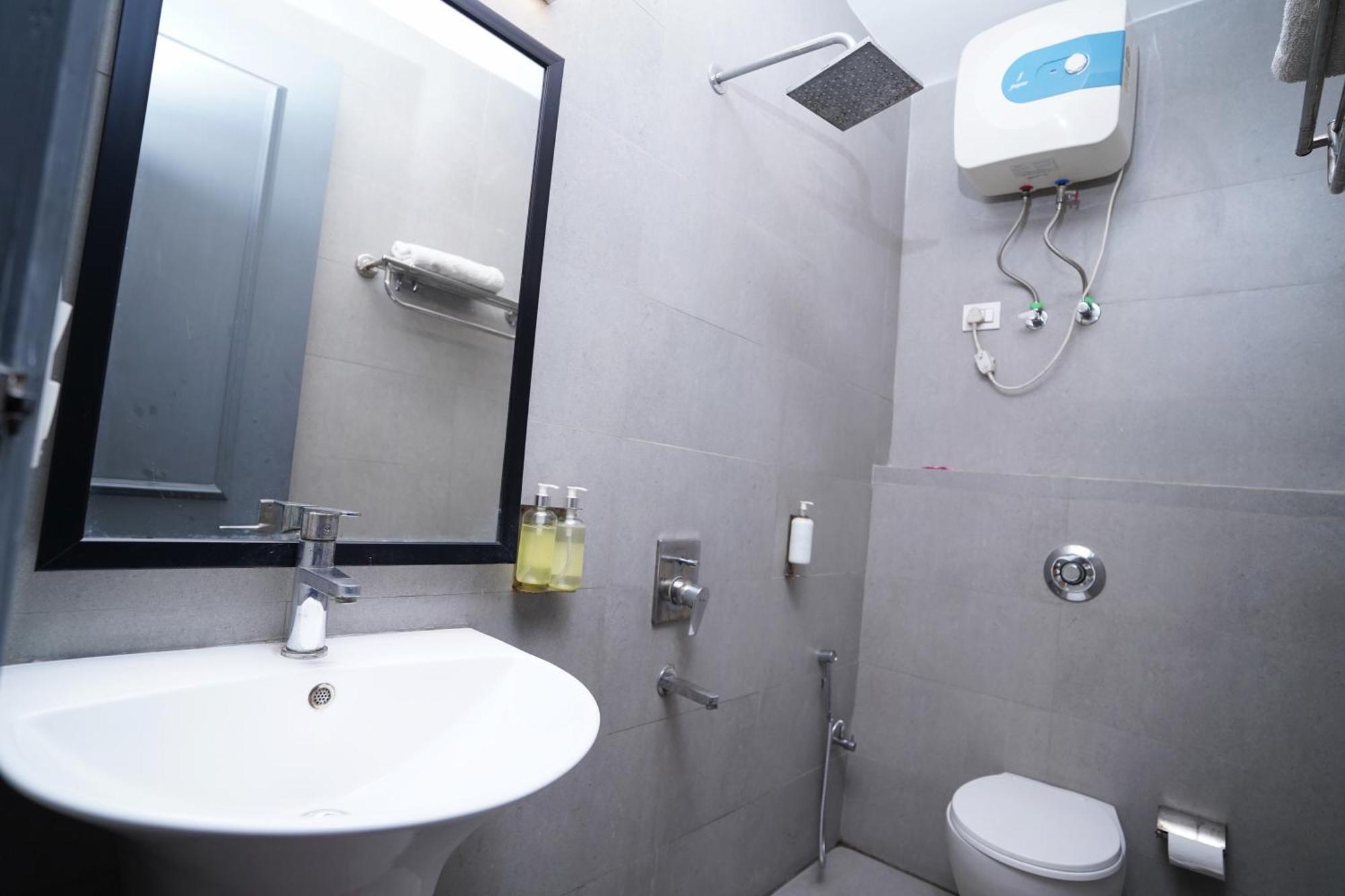 Hotel Mira Residency- Outer Ring Road, Paschim Vihar دلهي المظهر الخارجي الصورة